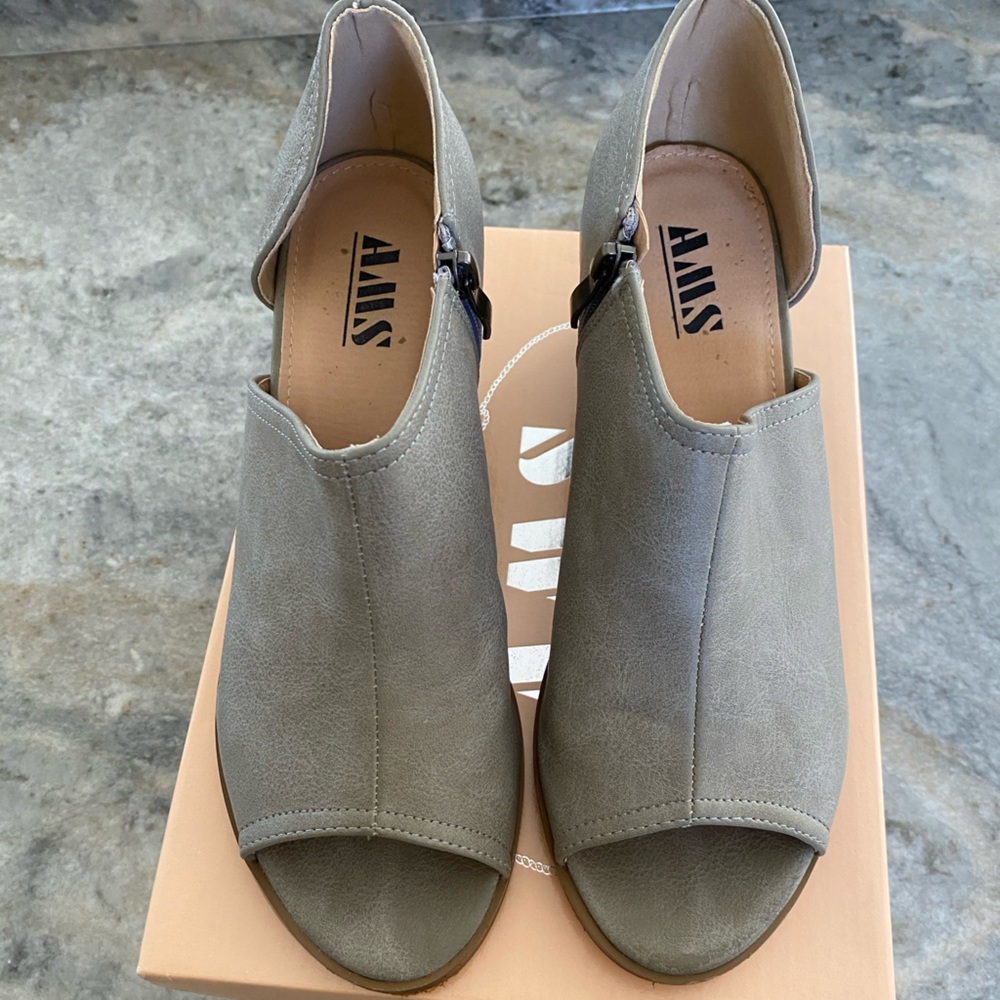 Booties with a Peeptoe